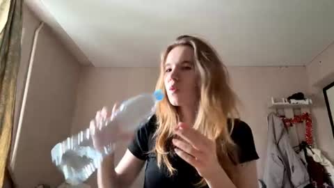 Snapshot of inespacheco chatting on 06-15-26, 03:03 Sofia online show from 06-15-26, 03:03