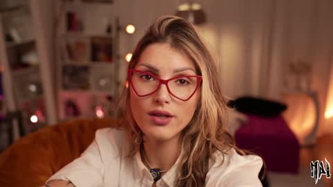 Snapshot of informal_ chatting on 02-25-26, 11:36 MAL --- online show from 02-25-26, 11:36