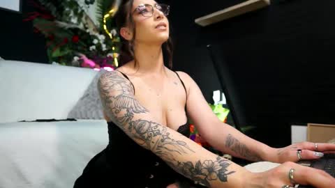 Snapshot of ingadn chatting on 10-27-25, 08:18 IngAdn online show from 10-27-25, 08:18