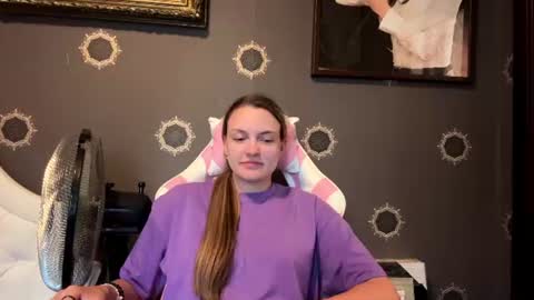 Emmi online show from 07-16-26, 04:35