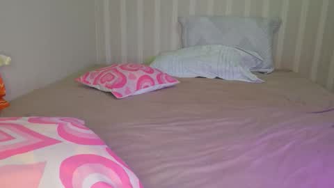 ingridequinti online show from 12-14-25, 03:12