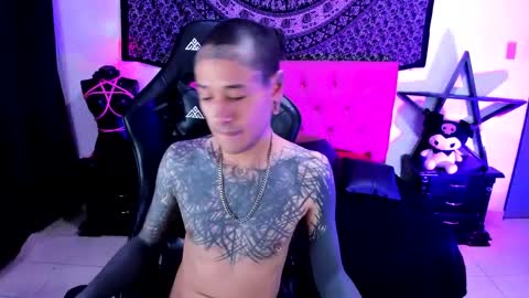 Snapshot of ink_u_buzz chatting on 12-28-24, 01:39 Dani online show from 12-28-24, 01:39