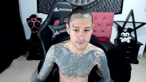 Snapshot of ink_u_buzz chatting on 01-01-25, 01:58 Dani online show from 01-01-25, 01:58