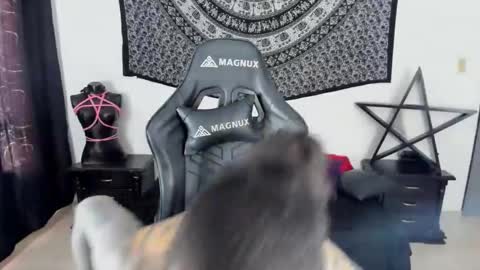 Snapshot of ink_u_buzz chatting on 01-06-25, 05:49 Dani online show from 01-06-25, 05:49