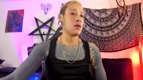 Snapshot of ink_u_buzz chatting on 10-19-25, 02:45 Dani online show from 10-19-25, 02:45