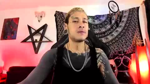 Snapshot of ink_u_buzz chatting on 10-26-25, 02:56 Dani online show from 10-26-25, 02:56