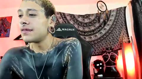 Snapshot of ink_u_buzz chatting on 10-31-25, 05:47 Dani online show from 10-31-25, 05:47