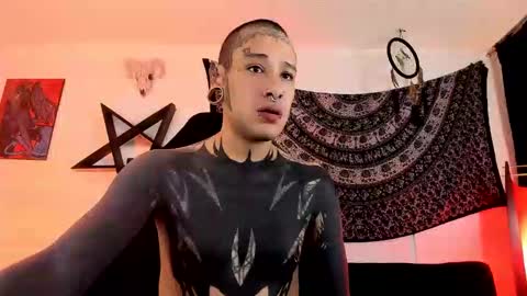 Snapshot of ink_u_buzz chatting on 11-21-25, 06:39 Dani online show from 11-21-25, 06:39