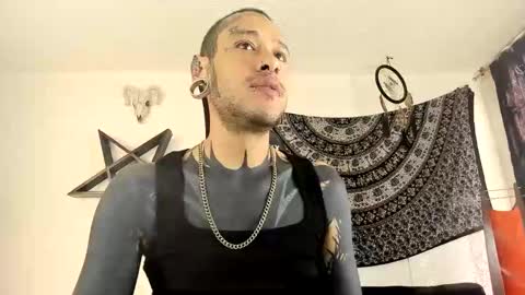 Snapshot of ink_u_buzz chatting on 11-27-25, 03:03 Dani online show from 11-27-25, 03:03