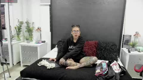 Snapshot of inkedsinners_ chatting on 06-17-26, 11:12 inkedsinners_ online show from 06-17-26, 11:12