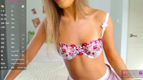 Snapshot of innnerlight chatting on 05-12-26, 01:03 Mila Reef online show from 05-12-26, 01:03