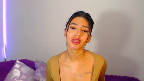 Snapshot of innocent_fox chatting on 12-06-24, 09:24 Abril online show from 12-06-24, 09:24