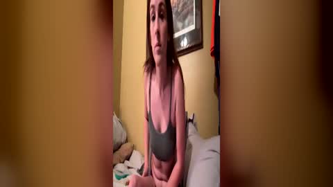 Snapshot of innocentlilsarah chatting on 06-16-26, 05:15 innocentlilsarah online show from 06-16-26, 05:15