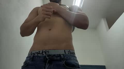 Snapshot of insistente chatting on 12-17-25, 03:29 INSTAGRAM camilodlx online show from 12-17-25, 03:29