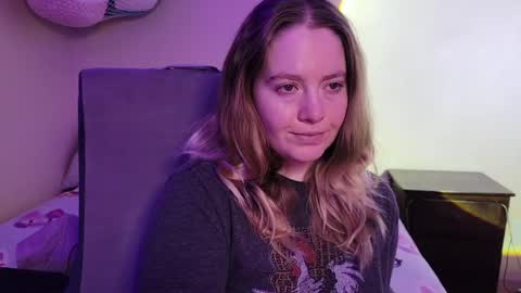 Snapshot of internetfairy_xo chatting on 05-13-26, 05:49 Faye online show from 05-13-26, 05:49