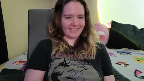Snapshot of internetfairy_xo chatting on 05-15-26, 01:34 Faye online show from 05-15-26, 01:34
