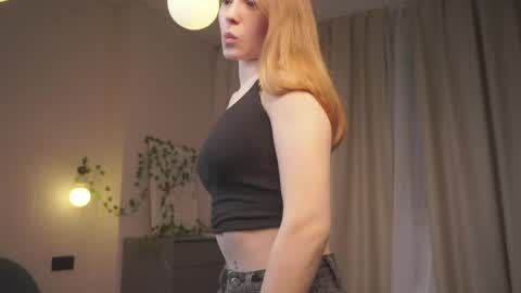 Snapshot of intheknoww chatting on 06-06-26, 06:45 Avie online show from 06-06-26, 06:45