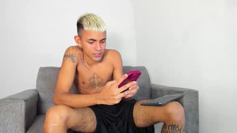 Snapshot of invictu_mastercum420 chatting on 01-14-26, 05:02 El Way online show from 01-14-26, 05:02