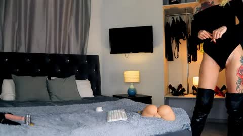 inviting_tina online show from 04-24-26, 03:36