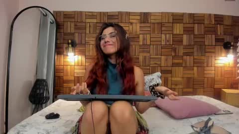 Snapshot of iriis_rosse chatting on 01-14-25, 12:00 Iris Rosse online show from 01-14-25, 12:00
