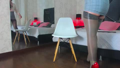 Queen Iris online show from 01-06-26, 04:11