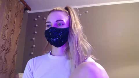 Snapshot of iris_lave chatting on 09-15-25, 04:18 Lily online show from 09-15-25, 04:18