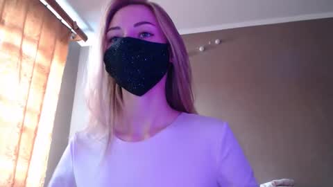 Snapshot of iris_lave chatting on 09-18-25, 10:28 Lily online show from 09-18-25, 10:28