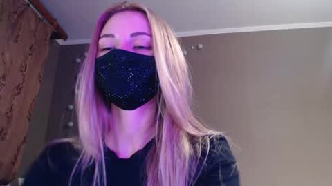 Snapshot of iris_lave chatting on 09-27-25, 04:01 Lily online show from 09-27-25, 04:01