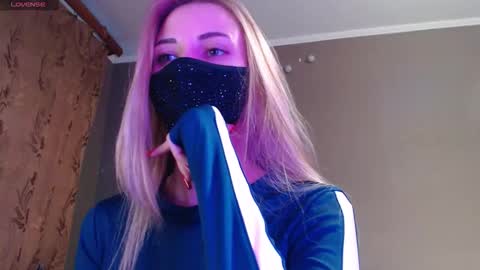 Snapshot of iris_lave chatting on 09-28-25, 03:50 Lily online show from 09-28-25, 03:50