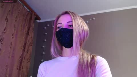 Snapshot of iris_lave chatting on 09-29-25, 03:50 Lily online show from 09-29-25, 03:50