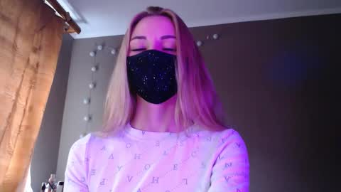 Snapshot of iris_lave chatting on 09-30-25, 02:33 Lily online show from 09-30-25, 02:33