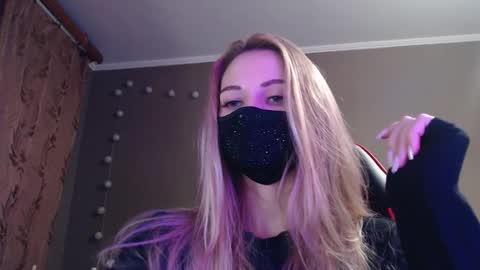 Snapshot of iris_lave chatting on 10-14-25, 03:24 Lily online show from 10-14-25, 03:24