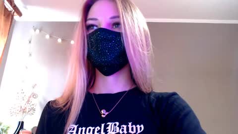 Lily online show from 04-24-26, 12:40