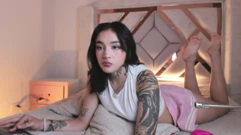 Snapshot of iris_magic_ chatting on 05-26-26, 02:40 Iris online show from 05-26-26, 02:40