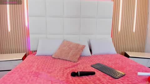 Iris online show from 10-31-25, 04:57