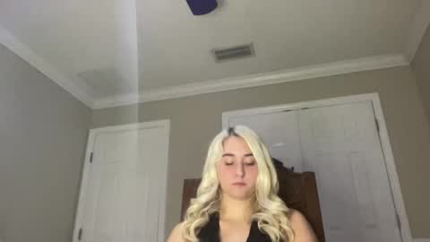 Irispink1 online show from 12-16-25, 01:54