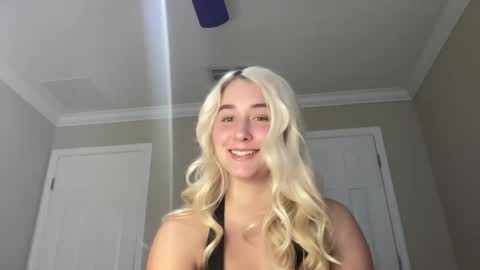 Snapshot of irispink1 chatting on 12-21-25, 09:11 Irispink1 online show from 12-21-25, 09:11