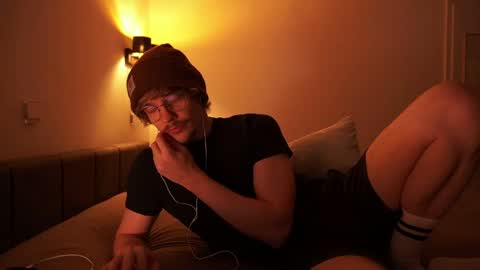 Snapshot of ironthud chatting on 04-18-26, 10:21 Sam online show from 04-18-26, 10:21