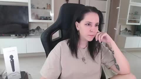 Irwi Tomboy online show from 03-11-25, 12:28