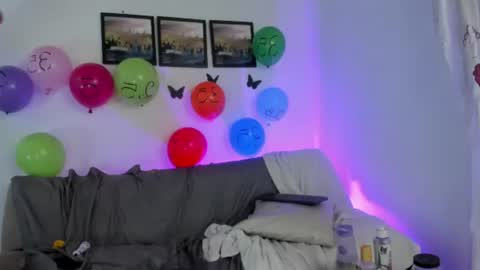 isa__sweet_ online show from 06-18-26, 06:35