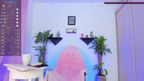 Snapshot of isa_greey chatting on 02-09-25, 10:32 isabella online show from 02-09-25, 10:32