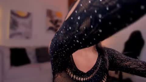 Snapshot of isa_little_star chatting on 11-20-25, 08:19 Isa online show from 11-20-25, 08:19