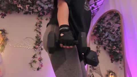 Isabella        online show from 01-31-26, 10:41