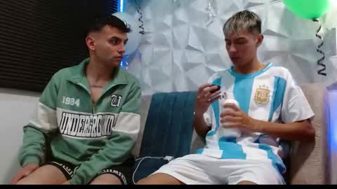 Snapshot of isaac_tan chatting on 09-12-25, 08:03 Isaac tan online show from 09-12-25, 08:03