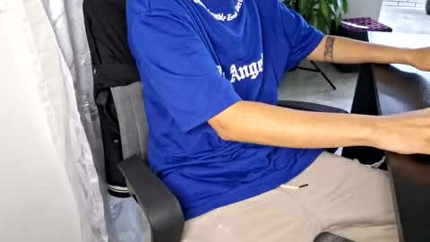 Isaac online show from 10-03-25, 03:14