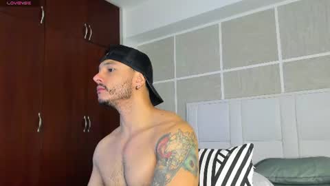 Isaac Surez online show from 07-12-26, 01:02