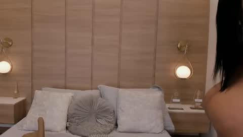 Snapshot of isabel_millher chatting on 06-18-26, 09:14 Isa online show from 06-18-26, 09:14