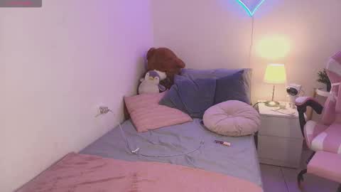 Snapshot of isabel_roux chatting on 12-03-25, 03:36 Isabel online show from 12-03-25, 03:36