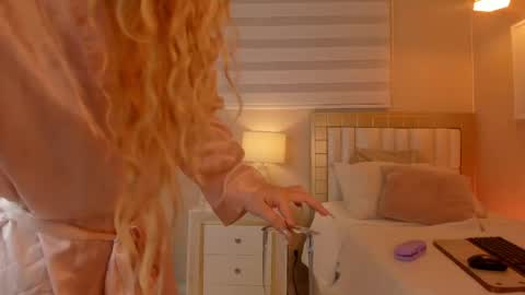 isabela__x online show from 06-08-26, 11:32
