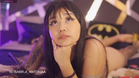 Snapshot of isabela_antonia_ chatting on 05-18-26, 05:30 online show from 05-18-26, 05:30